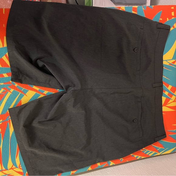 Old navy active shorts size 36 - Picture 3 of 3